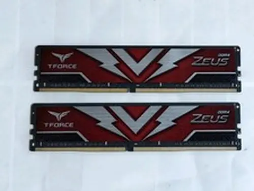 Team 64GB 2x32GB Team T-Force Zeus DDR4 2666MHz CL19-19-19-43 Desktop UDIMM RAM