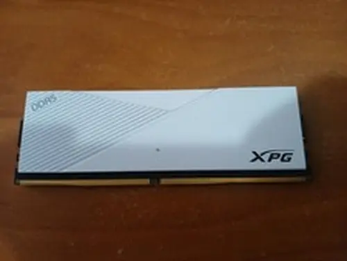 XPG 1x16GB XPG DDR5-5200 RAM Memory Desktop (AX5U5200C3816G-DCLAWH)