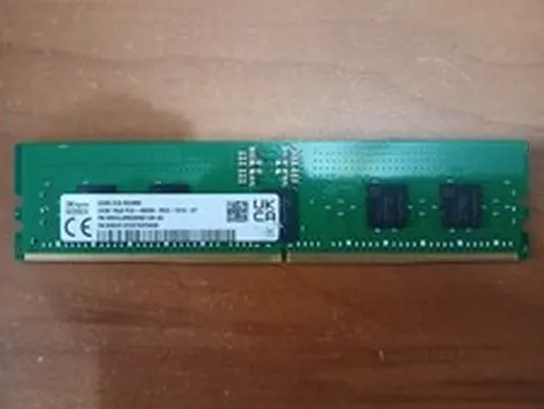 SK Hynix 1x24GB DDR5-4800B EC8 ECC RDIMM (HMCGJ8MEBRB216N)