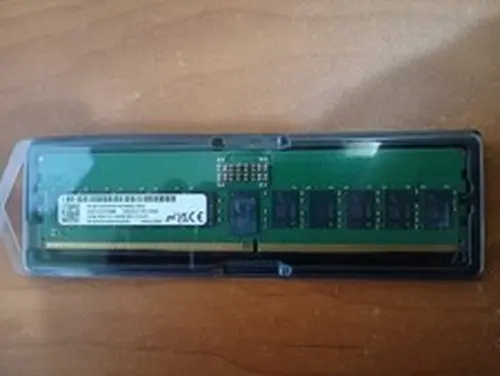 Micron 1x32GB DDR5-5600B EC8 ECC RDIMM Server Memory (MTC20F2085S1RC56BD2)