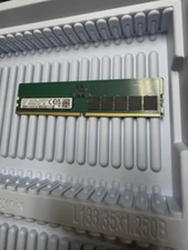Samsung Samsung 32GB DDR5 4800B-EE0 2RX8 UDIMM PC5-4800 M324R4GA3BB0-CQK Memory ECC RAM