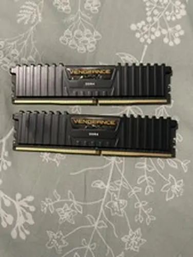Corsair Vengeance LPX 16GB (2 x 8GB) DIMM DDR4 3200 (PC4 25600) Memory...