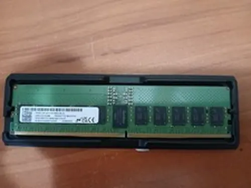1x32GB Micron DDR5-5600 EC8 ECC RDIMM SERVER RAM Memory (MTC20F2085S1RC56BD1)
