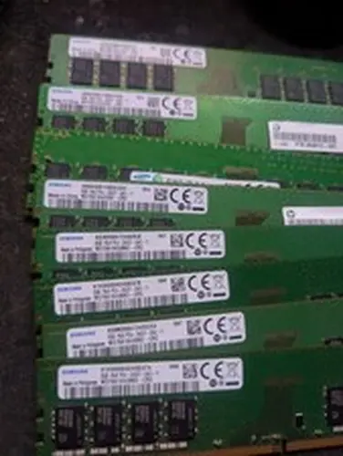 Samsung 8GB (1 x 8GB) PC4-19200 (DDR4-2400) Memory (M378A1K43BB2CRC)