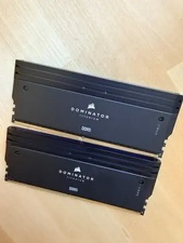 CORSAIR Dominator Titanium 64GB (4 x 16GB) DDR5 6400 (PC5 51200) Desktop Memory
