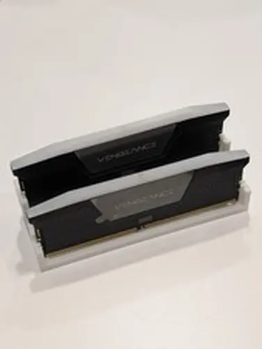 Corsair Vengeance RGB 32GB 2x16GB DDR5 6000 CL40 288-Pin DIMM Intel XMP 3.0