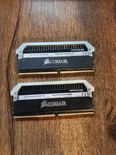 Corsair Dominator Platinum 32GB (2x16GB) DDR4 3200MHz CL16 Desktop RAM CMD16GX4M