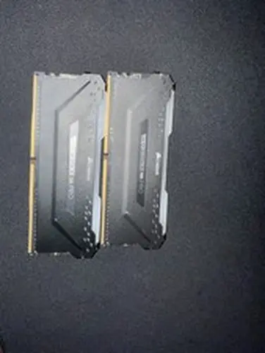 Corsair CMW16GX4M2C3200C16 3200 MHz RGB 16GB DDR4 SDRAM - Black