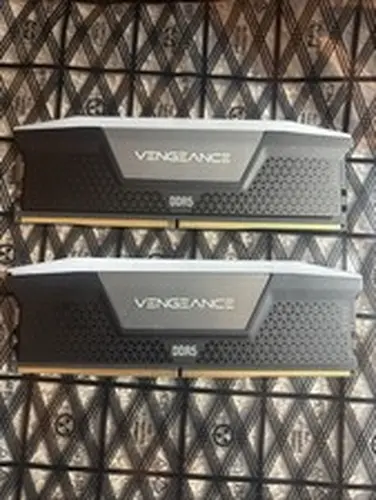 CORSAIR VENGEANCE RGB DDR5 RAM 32GB (2x16GB) 5600MHz - CMH32GX5M2B5600C36WK