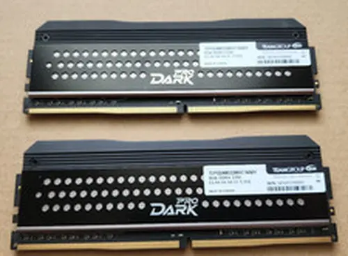 TEAMGROUP T-Force Dark Pro 16GB (2 x 8GB) DDR4 3200 CL14 B-Die Memory Kit