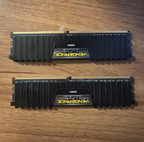 Corsair Vengeance LPX 16GB (2x8GB) DDR4-3000 DIMM Non-ECC CMK16GX4M2B3000C15