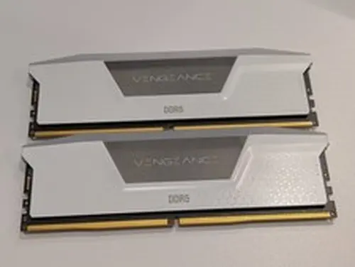 Corsair Vengeance RGB 32GB 2x16GB DDR5 6000 CL36 Intel XMP + EXPO White