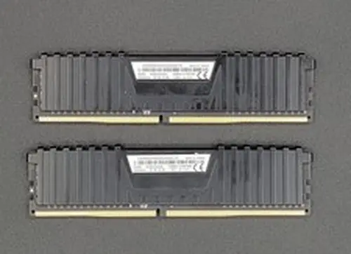 Corsair VENGEANCE LPX 8GB (2x4GB) DDR4-2400MHz RAM (CMK8GX4M2A2400C16)