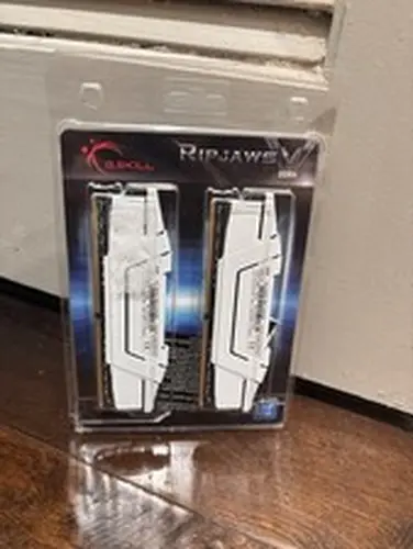 G. SKILL Ripjaws V 32GB (2 x 16GB) (DDR4-3600) Memory (F43600C18D32GVW)