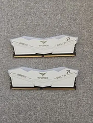 TeamGroup T-Force Delta RGB 32GB (2x16GB) RAM DDR5 5200MHz FF4D516G5200HC40CBK