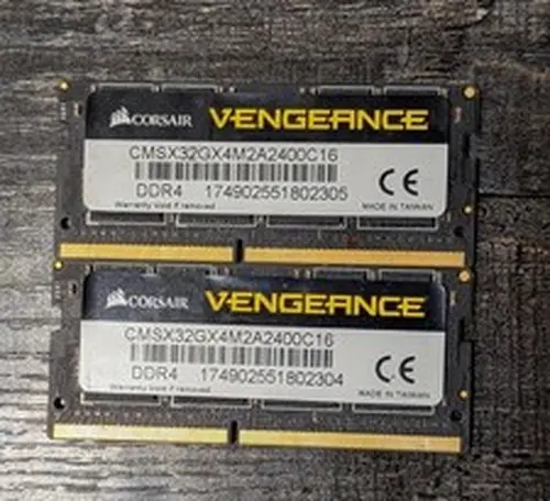 Corsair Vengeance 32GB (2x16GB) DDR4-2400 PC4-19200 260-Pin SO-DIMM RAM