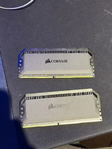 Corsair DDR4 SDRAM 288-Pin DIMM Desktop RAM Memory Sticks 2-Module Kit