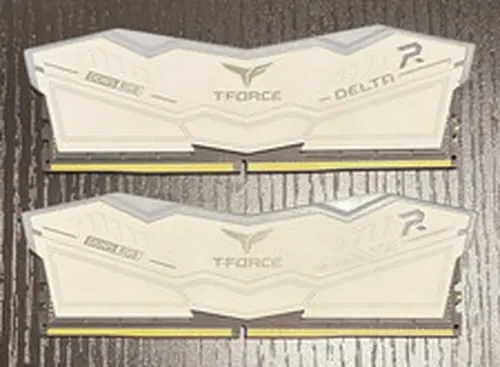 TEAMGROUP T-FORCE DELTA RGB 64GB (2x32GB) DDR5-6000 DIMM ECC FF4D532G6000HC38ABK
