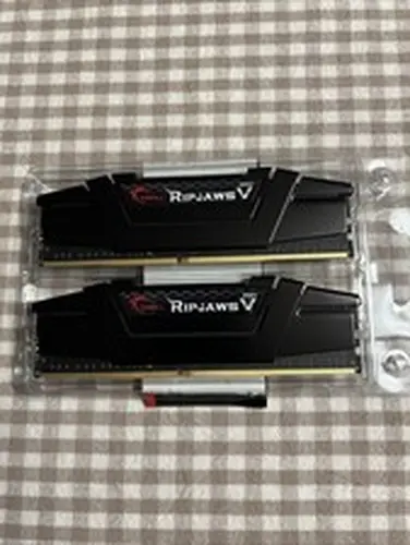 G.Skill RipJaws V 16GB (2x8GB) PC4-28800 (DDR4-3600) Memory F4-3600C16D-16GVKC