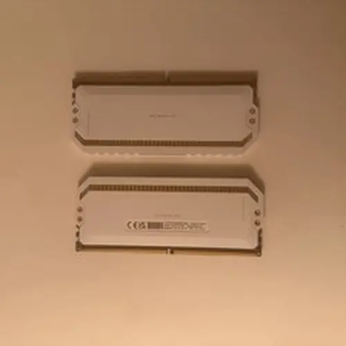 Corsair Dominator Platinum RGB 32GB DDR5 Dram 5200MHz White