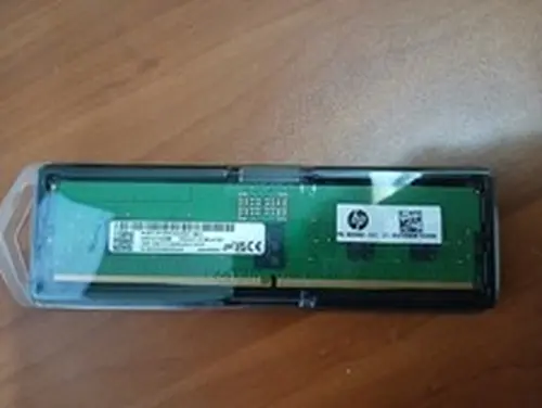 1x16GB Micron DDR5-5600 EC8 ECC RDIMM SERVER RAM Memory (MTC10F1084S1RC56BD1)