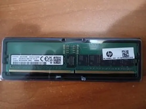 1x32GB Samsung DDR5-5600 EC8 ECC RDIMM SERVER RAM Memory (M321R4GA3PB0)