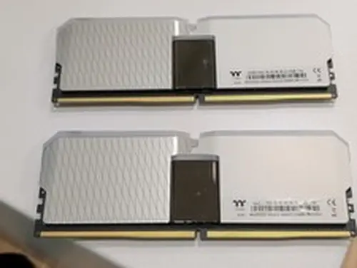 Thermaltake TOUGHRAM XG RGB D5 White 32GB 2x16GB DDR5 6400 CL36 XMP