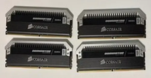 Corsair Dominator Platinum 32GB (4x8GB) DDR4-3200 CL16 RAM CMD32GX4M4B3200C16