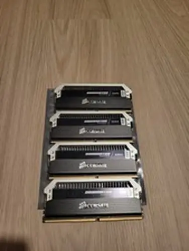 Corsair Dominator Platinum 16GB (4×4GB) RAM DDR4 3300MHz CMD16GX4M4C3300C16
