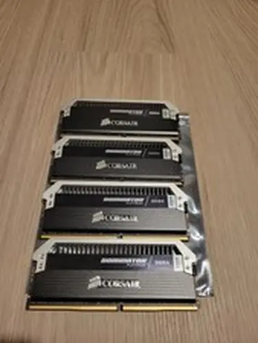 Corsair Dominator Platinum 16GB (4×4GB) RAM DDR4 3300MHz CMD16GX4M4C3300C16