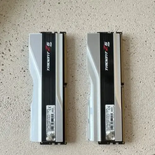 G. Skill Trident Z5 RGB Series Silver RGB DDR5 RAM 32GB (2x 16GB) 7200MTs CL34