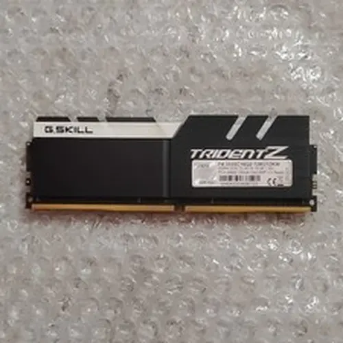 G.SKILL Trident Z 16GB (1x16GB) DDR4-3333 PC4-26600 288-Pin DIMM XMP