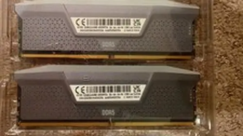 Corsair Vengeance RGB 32GB 2x16GB DDR5-6000 CL36 CMH32GX5M2M6000Z36