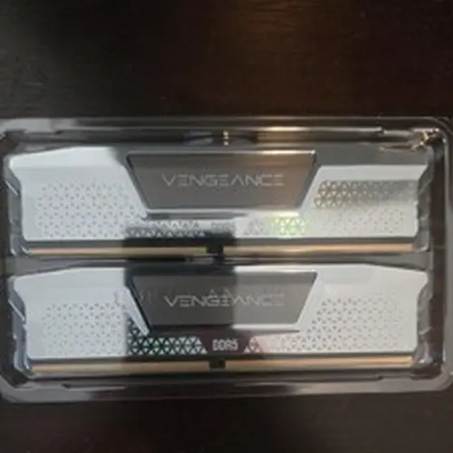 Corsair VENGEANCE® 48GB (2x24GB) DDR5 CUDIMM 7000MT/s CL36 Memory Kit - Silver