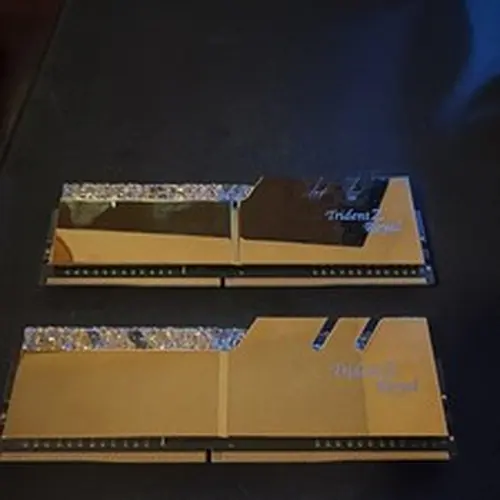 G.SKILL Trident Z Royal 16GB (2x8GB) DDR4-3200 DIMM Intel XMP 2.0