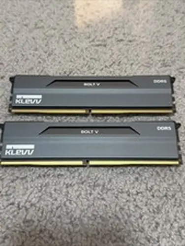 KLEVV BOLT V 32GB (2 x 16GB) PC5-48000 (DDR5-6000) UDIMM Memory...