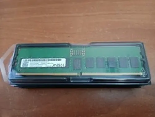 1x32GB Micron DDR5-5600 EC8 ECC RDIMM SERVER RAM Memory (MTC20F2085S1RC56BD2002)