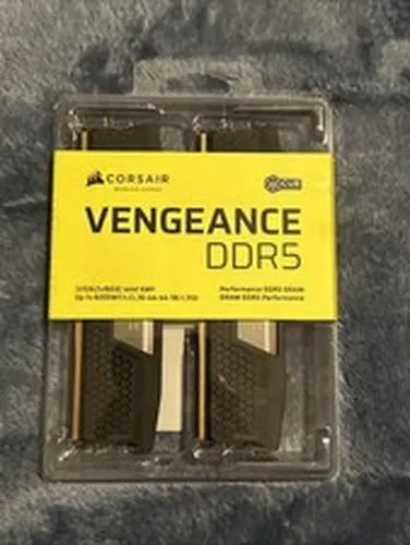 CORSAIR, VENGEANCE 32GB (2x16GB) DDR5 6000MHz C36 UDIMM Desktop Memory, Black