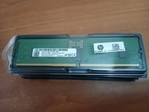 1x16GB Micron DDR5-5600 EC8 ECC RDIMM SERVER RAM Memory (MTC10F1084S1RC56BD1)