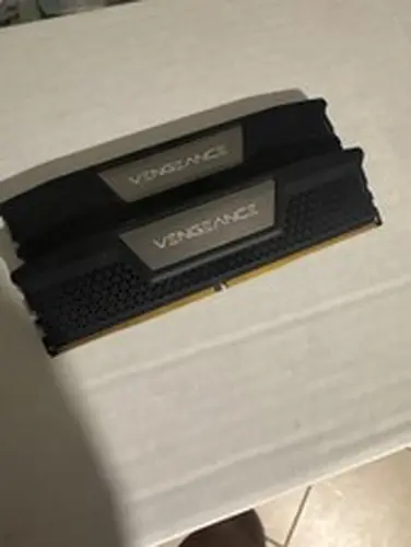 CORSAIR VENGEANCE 32GB (2 x 16GB) (DDR5-5600) C36 DIMM Memory - Black