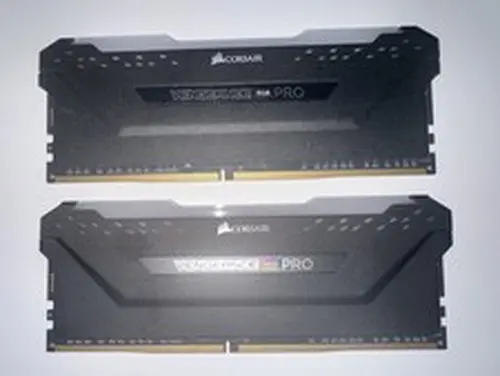 CORSAIR - VENGEANCE RGB PRO 32GB (2x16GB) DDR4 3200MHz