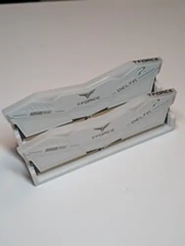 TeamGroup T-Force Delta RGB 32GB 2x16GB DDR5 5200 CL40 XMP 3.0 White