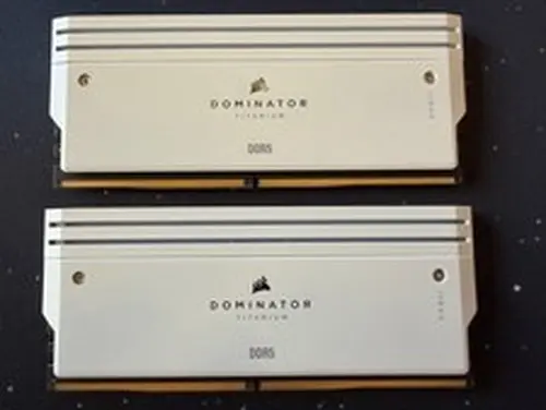 CORSAIR DOMINATOR TITANIUM RGB 48GB (2x24GB) DDR5 7200MT/s - WHITE CL36
