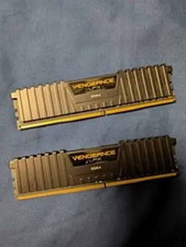 corsair vengeance 16gb (2x8gb) ddr4 3600mhz - Read Description
