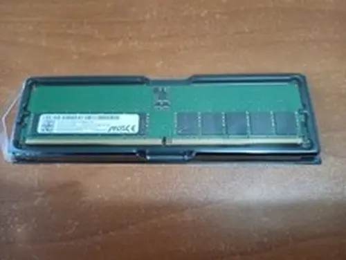 1x32GB Micron DDR5-4800 EC4 ECC UDIMM SERVER RAM Memory (MTC20F2085S1RC48BA1)