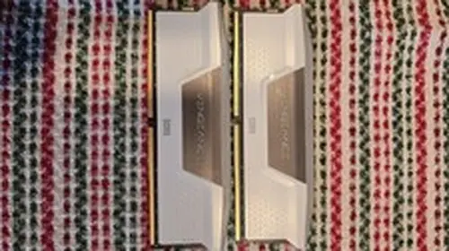 CORSAIR Vengeance RGB 64GB (2x32GB) RAM DDR5 6400MHz Rare WHITE