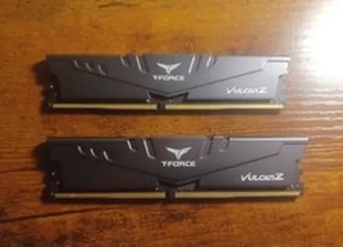 TEAMGROUP T-Force Vulcan Z 16 GB (2 x 8 GB) DDR4-3200 CL16 Memory