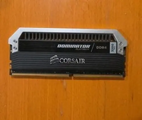 Corsair Dominator Platinum 32GB (4x8GB) RAM DDR4 3200MHz CMD32GX4M4B3200C16