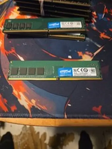 Crucial 288-Pin DDR4 SDRAM 4GB DDR4 Memory (CT4G4DFS8213)