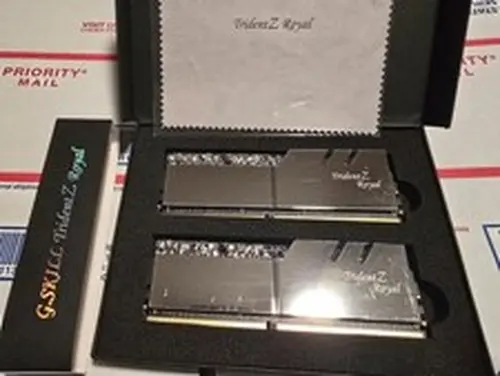 G. SKILL Tridents Z Royal 32GB (2 x 16GB) DDR4-3000MHz Memory